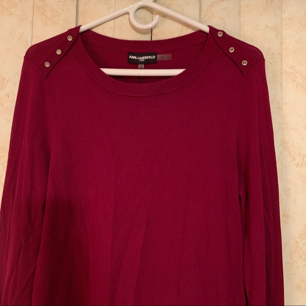 Nice blouse for a women.